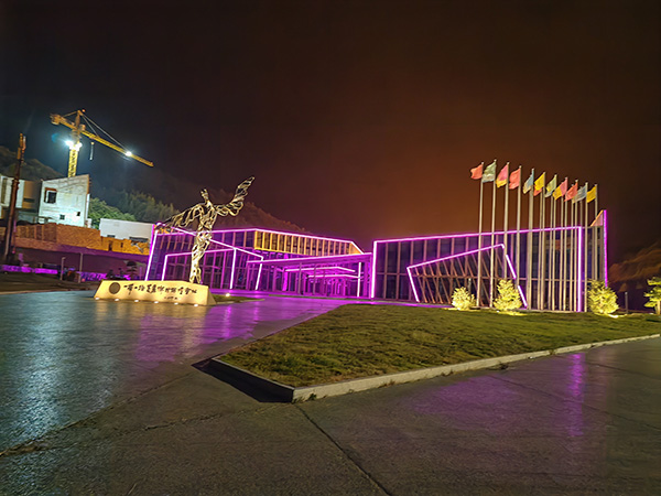 城市亮化是现代城市建设的重要组成部分，它不仅可以美化城市的夜景，还能提升城市的整体形象。随着科技的不断进步，城市亮化也得到了更多的关注和创新。本文将介绍一些关于城市亮化的创意和技术，帮助读者了解岳普湖城市亮化的重要性以及如何进行岳普湖城市亮化的规划和实施。